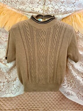 LizSport Cable Knit Short Sleeve Sweater Small
